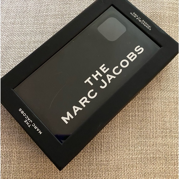 Genuine Marc Jacob’s 11 XR Ordered wrong size, never used ever - Picture 2 of 4